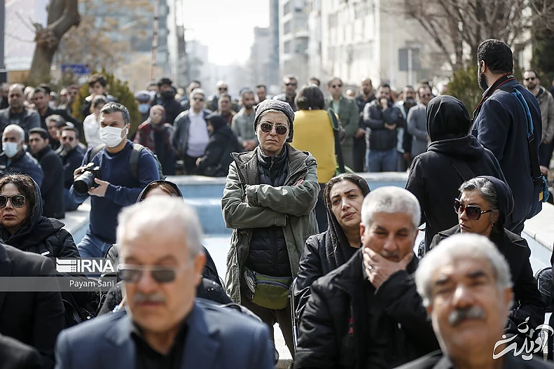 تصاویری از حضور بازیگران در مراسم تشییع پیکر شهرام عبدلی/ از اندوه آناهیتا همتی تا گریههای ناهید مسلمی تصاویری از حضور بازیگران در مراسم تشییع پیکر شهرام عبدلی/ از اندوه آناهیتا همتی تا گریههای ناهید مسلمی